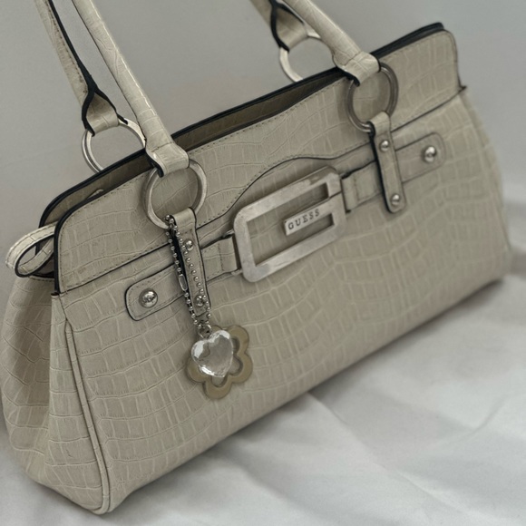 Guess handbag - Picture 1 of 10